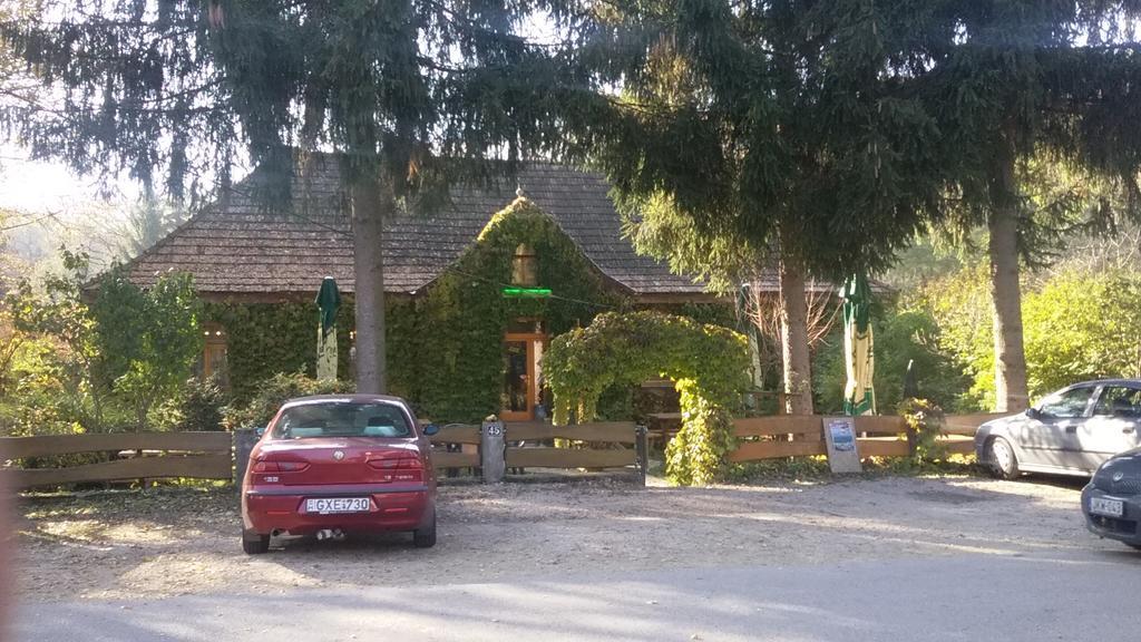 Vadszőlő Szálló és Étterem Bakonybél Exterior foto
